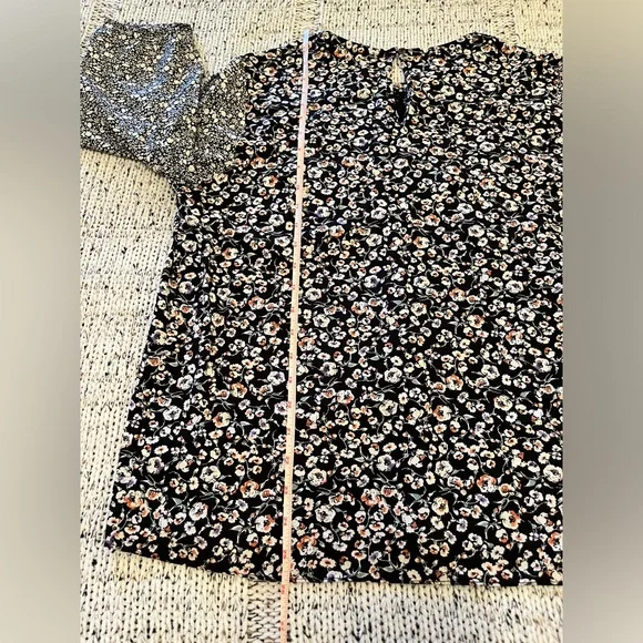 DR2 Black Ditsy Floral Blouse Top Size L, EUC - Picture 5 of 5